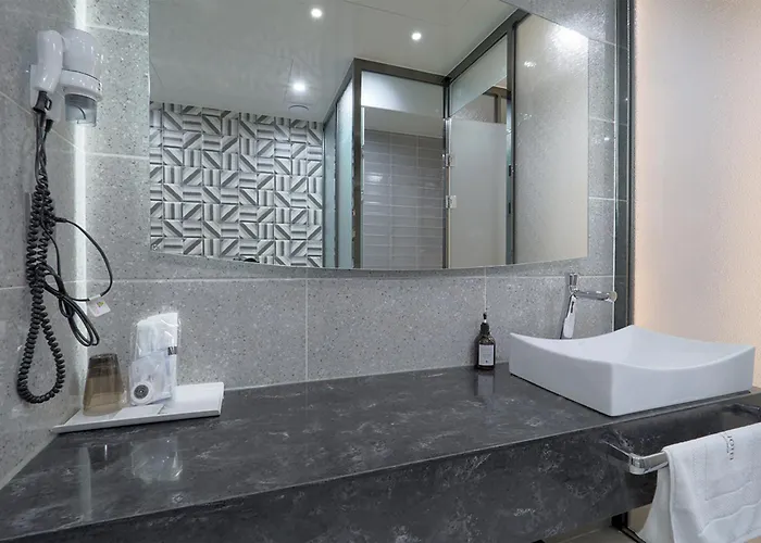 Yuna Business Hotel 2*