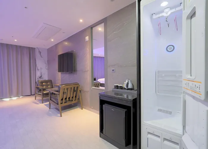 Yuna Business 2* Busan