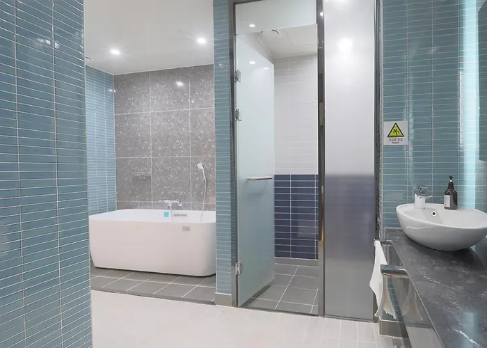 Yuna Business Hotel 2*
