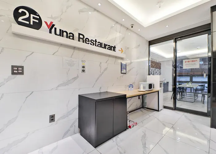 Yuna Business Hotel
