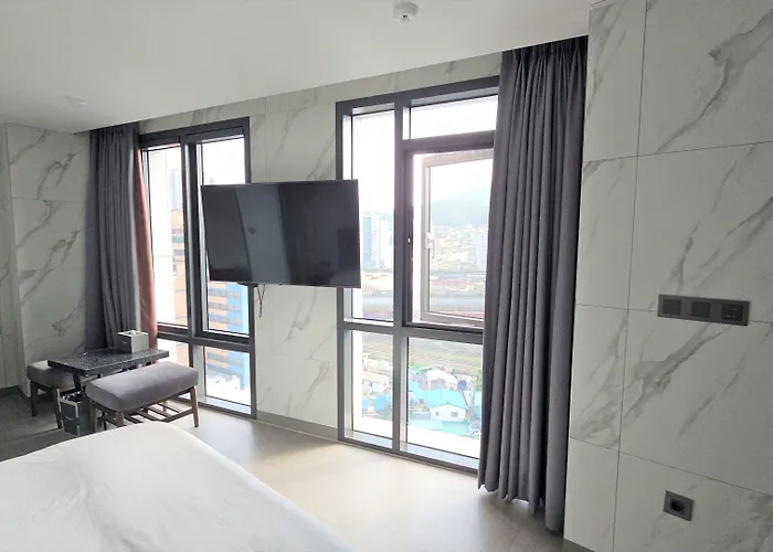 Yuna Business 2* Busan